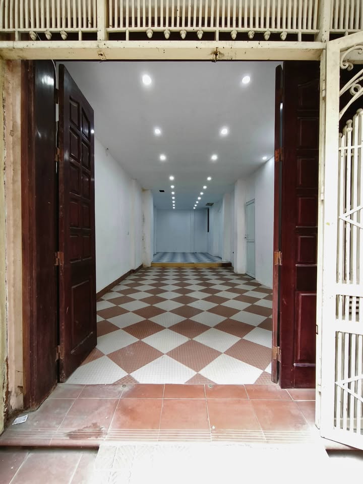 Cho thuê mặt bằng kinh doanh Nghĩa Đô Cầu Giấy 70m² - Vị trí đắc địa, kinh doanh thuận lợi!