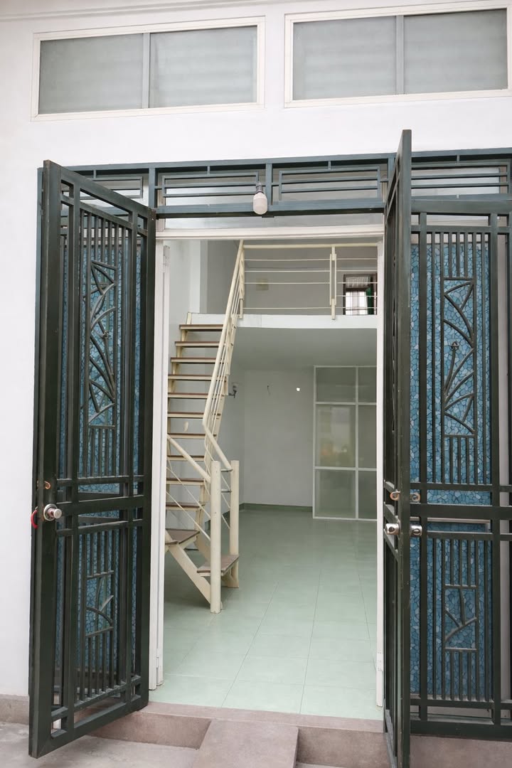 Nhà riêng Long Biên 34m² giá 5 tỷ - Vị trí đắc địa, tiềm năng cho thuê cao!