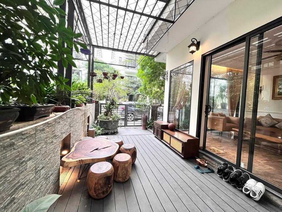 Nhà phố Vinhomes Thăng Long 129,5m² giá 28 tỷ - Nhà đã sửa đẹp, chỉ việc vào ở!