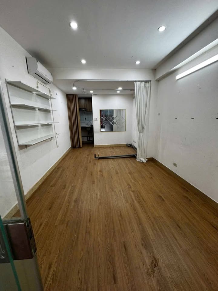 Mặt bằng kinh doanh cho thuê tại ngõ 8 Lê Quang Đạo, 30m², giá 8 triệu - Vị trí sầm uất, cơ hội vàng cho kinh doanh!