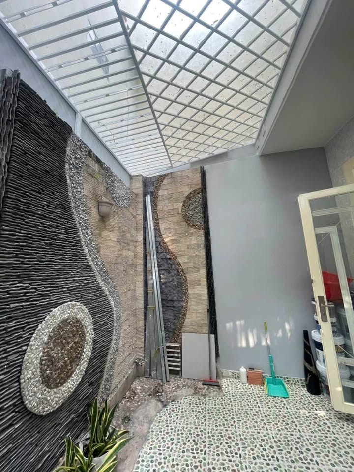 Nhà riêng Trần Quang Diệu, Quận 3, 61m² giá 10.9 tỷ - Sổ nở hậu, hẻm xe hơi thông!