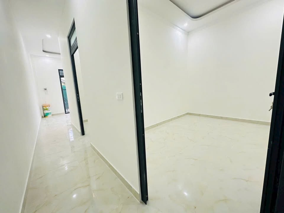 Nhà Lê Hồng Phong P4 Đà Lạt 80m² giá 2.2 tỷ - Xây kiên cố, tiện ích đầy đủ!