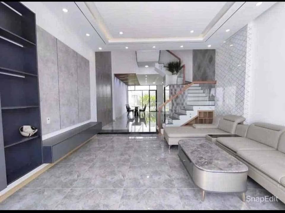 Nhà cho thuê 3 tầng đường Phạm Hùng, Hòa Xuân, 100m² - Đầy đủ nội thất, giá chỉ 12 triệu!