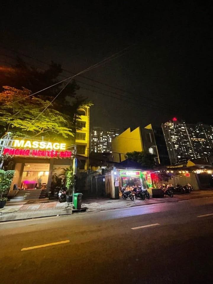 Nhà mặt tiền Hoàng Quốc Việt 118m² giá 12.5 tỷ - Sổ hồng riêng, công chứng ngay!