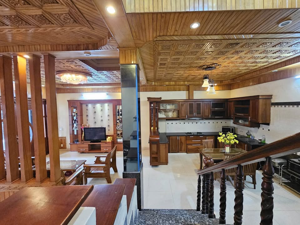 Nhà 5 tầng Trần Nguyên Hãn, Hải Phòng 72m² giá 9.5 tỷ - Ô tô đỗ cửa, vị trí đắc địa!