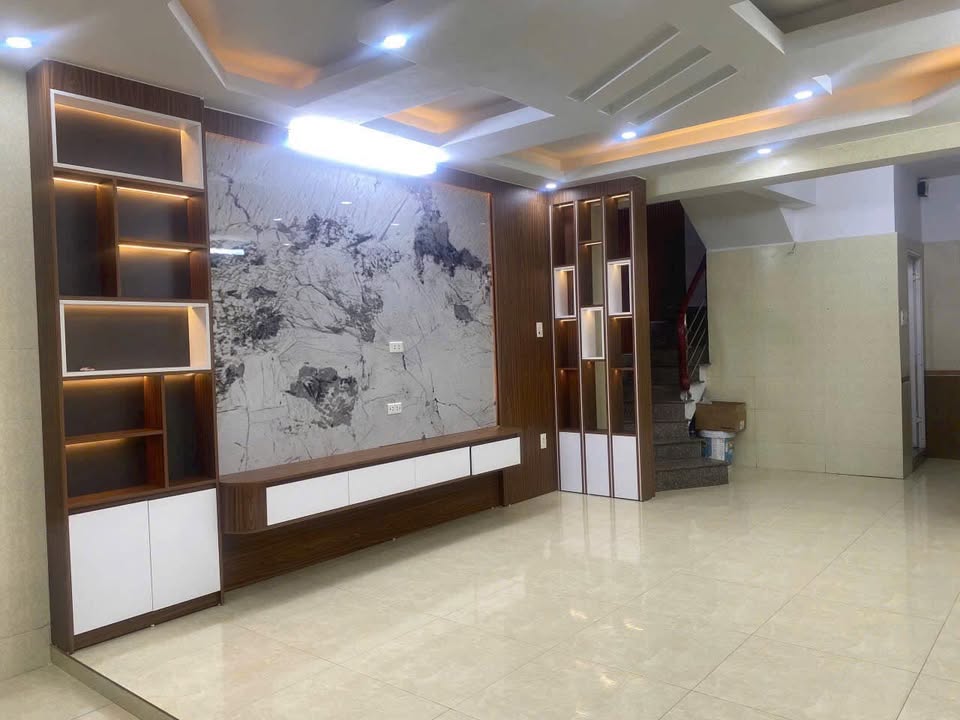 Nhà 4 tầng ngõ 229 Hàng Kênh 40m² giá 2.75 tỷ - Bìa đỏ chính chủ, ô tô đỗ gần!