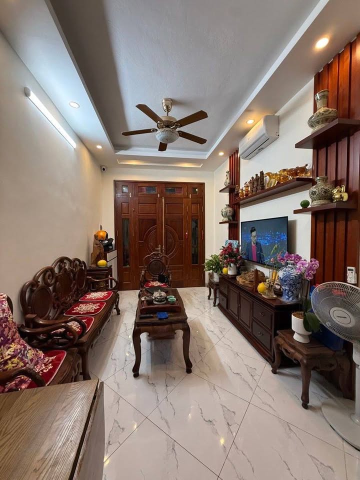 Nhà lô góc Lạc Long Quân Tây Hồ 32m² giá 9 tỷ - Chính chủ bán gấp!