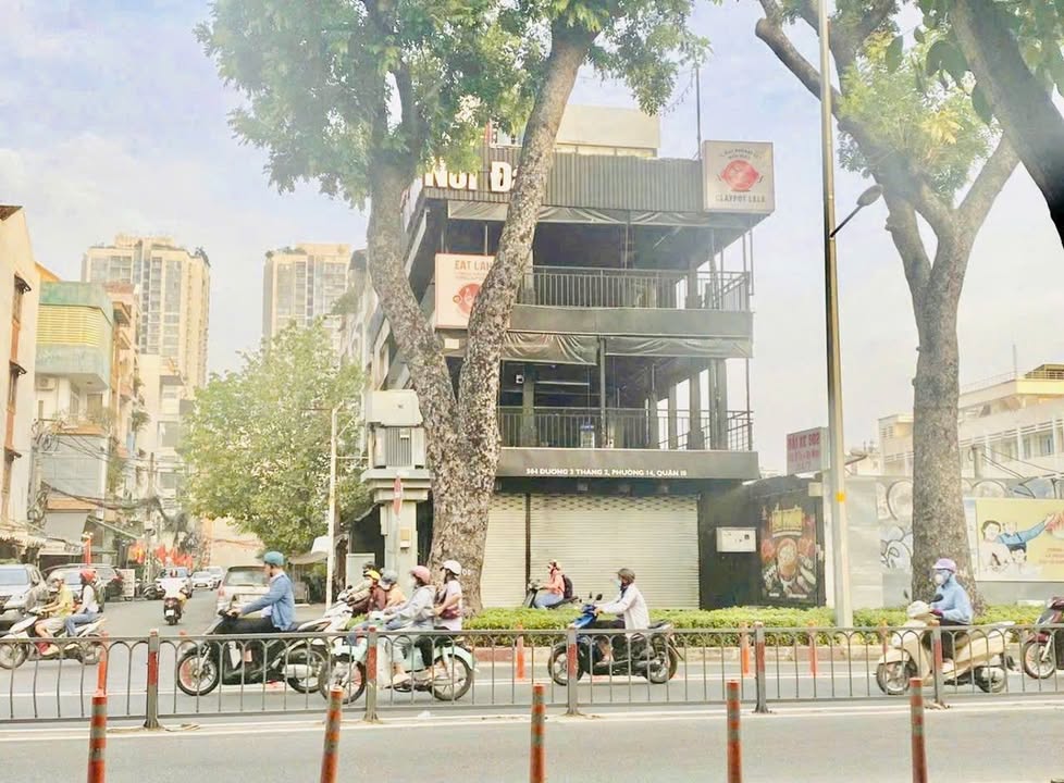 Cho thuê nhà góc 2 mặt tiền đường 3 Tháng 2, quận 10 - Diện tích 126m², giá thương lượng!