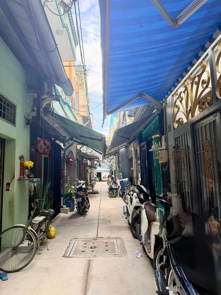 Nhà phố Cao Văn Lầu, Quận 6, 57m² giá 5 tỷ - Tiện xây mới ngay!