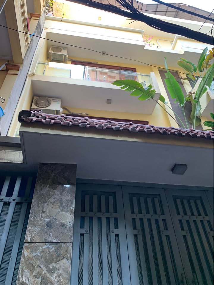 Nhà đẹp Cầu Giấy Nguyễn Khang 110m² giá 19 tỷ - Tiềm năng tăng giá cao!