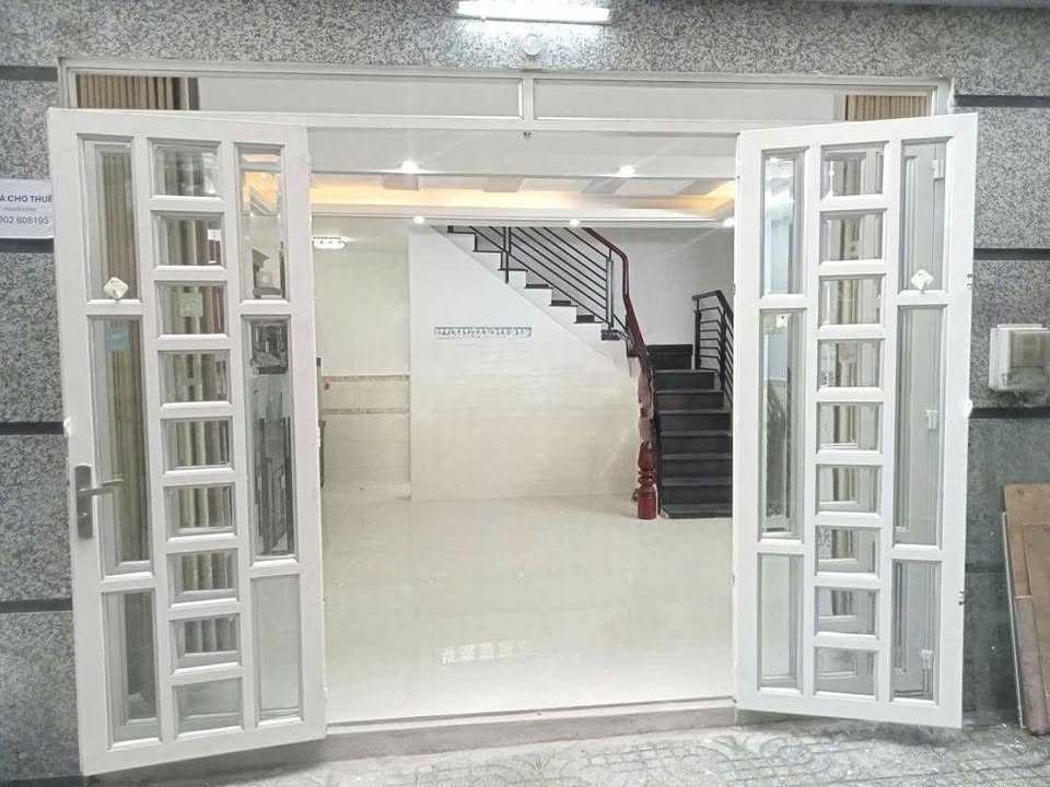 Nhà hẻm Trần Bình Trọng, Bình Thạnh 30m² giá 11 triệu - Hẻm xe hơi, tiện nghi đầy đủ!