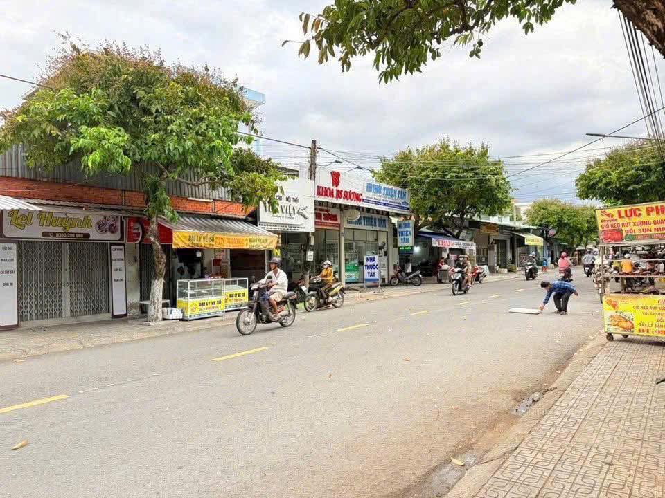 Nhà mặt tiền Nguyễn Văn Tư, Bến Tre 148m² - Thuận lợi kinh doanh, giá chỉ 8 triệu/tháng!