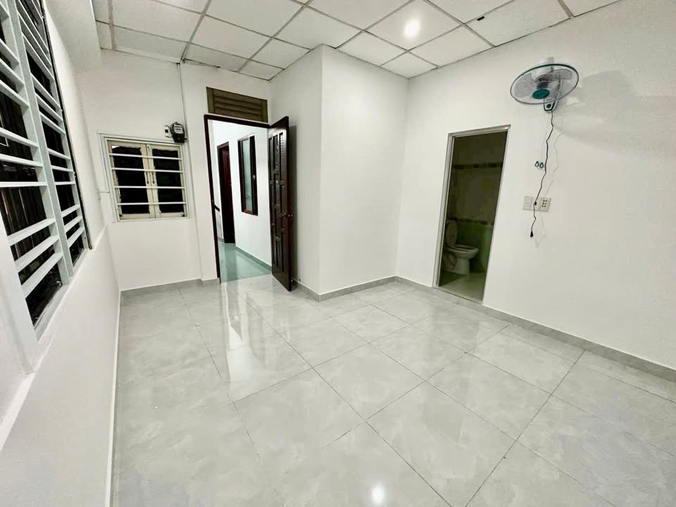 Nhà nguyên căn 105m² tại Hiệp Phú, Thủ Đức - Cho thuê ngay, giá chỉ 8.5 triệu/tháng!