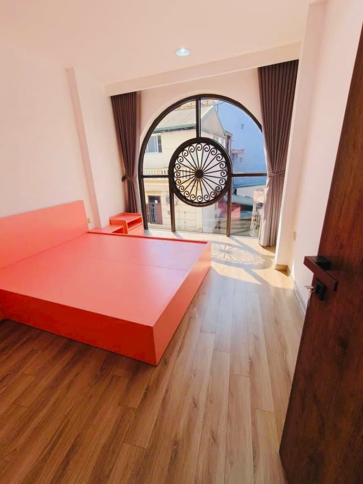 Nhà mặt phố Văn Chương Đống Đa 84m² 8 tầng thang máy - Giá 28 tỷ ngay trung tâm!