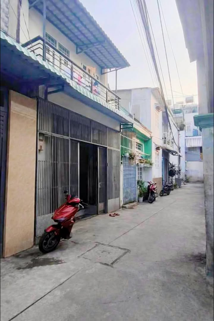 Nhà phố HT33 Quận 12 40m² giá 3 tỷ - Vào ở ngay, gần Metro!
