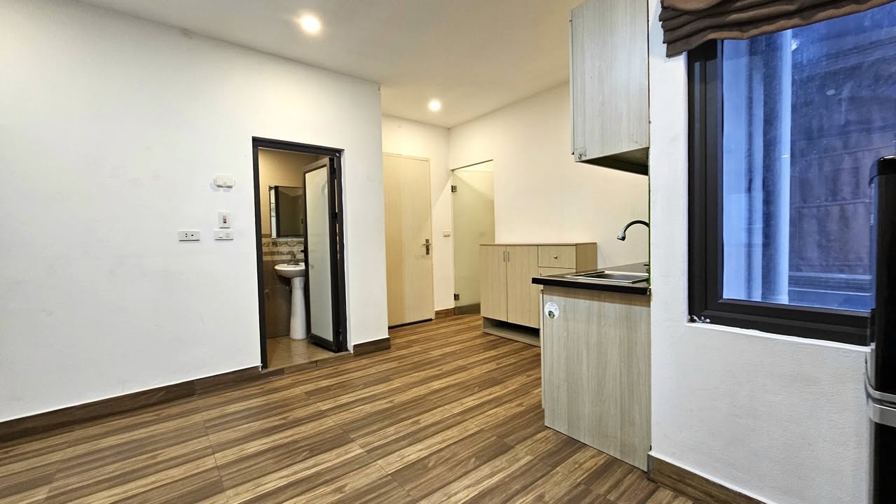 Cho thuê CCMN Trung Kính 50m² - Phòng rộng, đầy đủ nội thất, chỉ việc vào ở!