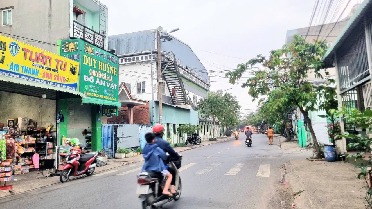 Mặt bằng kinh doanh Dĩ An 105m² giá 5.15 tỷ - Vị trí đắc địa gần Vincom!