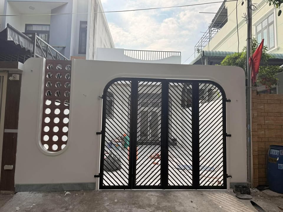 Nhà phố Phú Hòa Thủ Dầu Một 100m² giá 3.6 tỷ - Sân ô tô rộng rãi, thiết kế hiện đại!