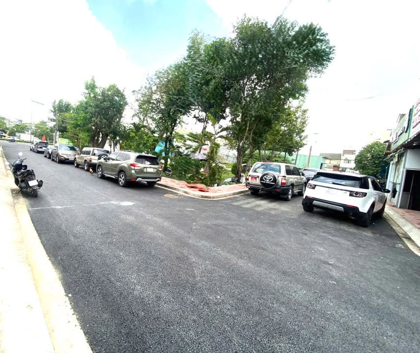 Đất nền góc 151m² tại Hiệp Bình Chánh giá 21 tỷ - Đối diện công viên, sát Gigamall!