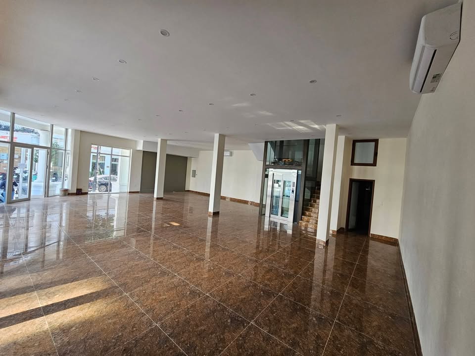 Cho thuê mặt bằng kinh doanh Louis Đại Mỗ 180m² giá 85 triệu - Lô góc, thang máy xịn!