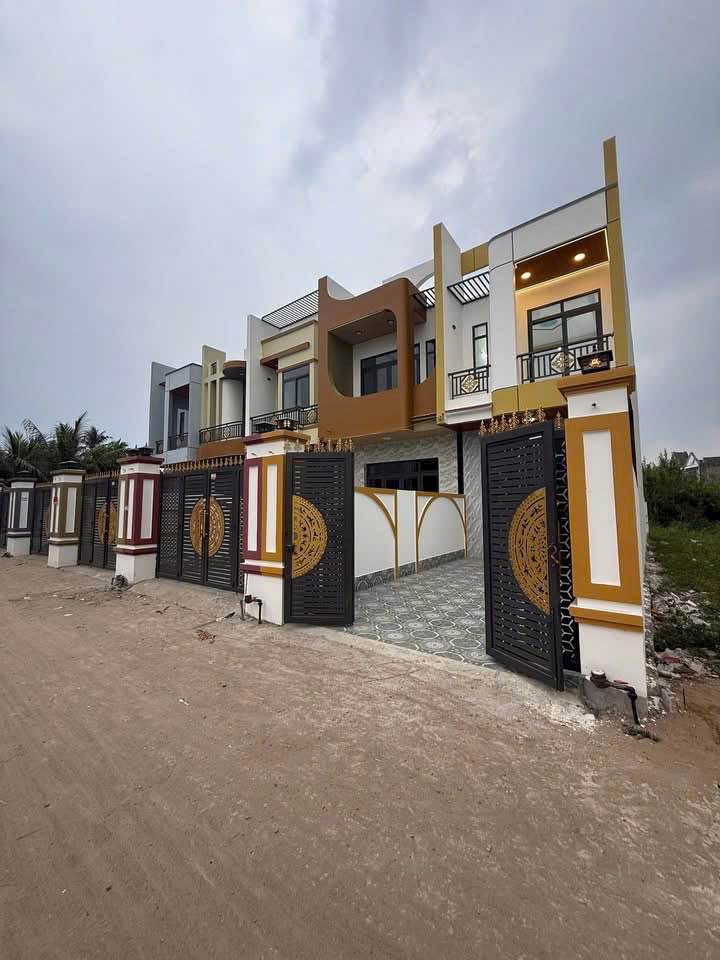 Nhà phố mặt tiền Đường Xe Tải, Cần Giuộc, 121m² giá 2.7 tỷ - Chính chủ bán gấp!