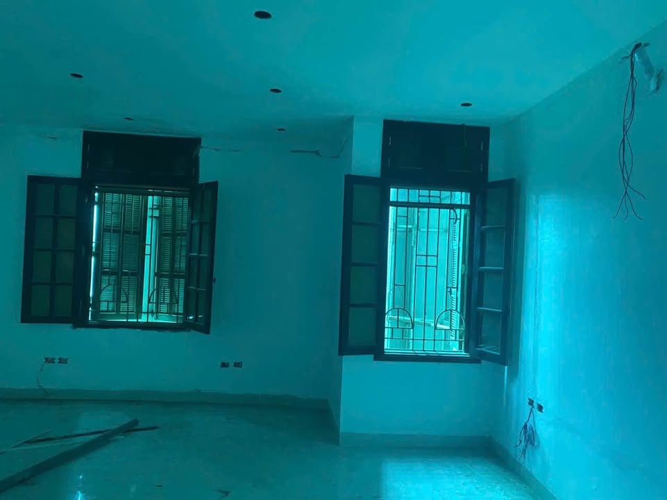 Nhà nguyên căn 4 tầng đường Trung Kính - Diện tích 80m², thuận tiện kinh doanh