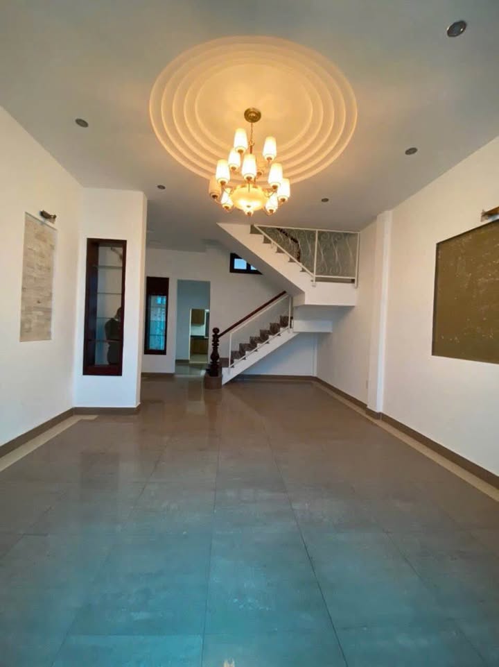 Nhà 2,5 Tầng Mặt Tiền Nguyễn Đức Tịnh, Phường An Cựu, TP Huế - Đầu tư lý tưởng cho kinh doanh!