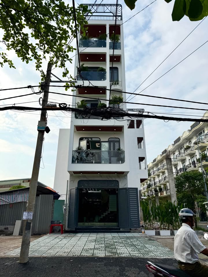 Nhà phố mặt tiền kinh doanh Thạnh Lộc 16, Quận 12, 88m² giá 8.4 tỷ - Vị trí đắc địa!