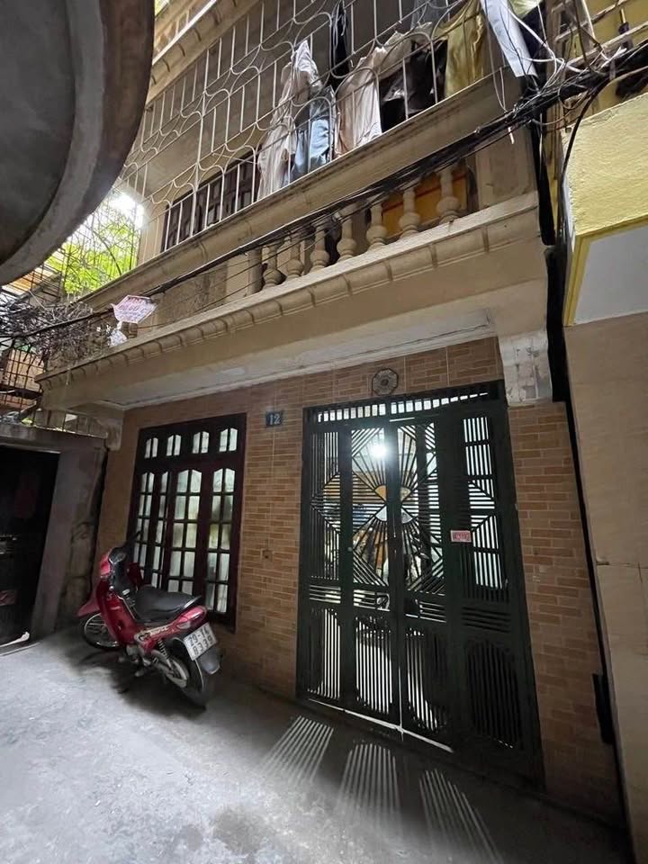 Nhà riêng Minh Khai 30m² giá thỏa thuận - Mặt tiền rộng, khung cột chắc chắn!