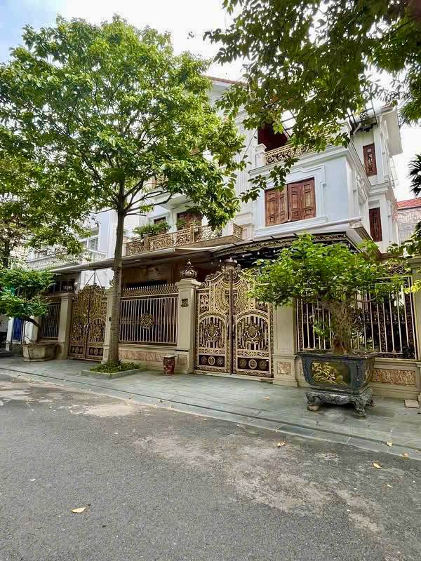 Biệt thự Townhouse Lê Trọng Tấn, Hà Đông 200m² giá 30 tỷ - Giao dịch ngay!