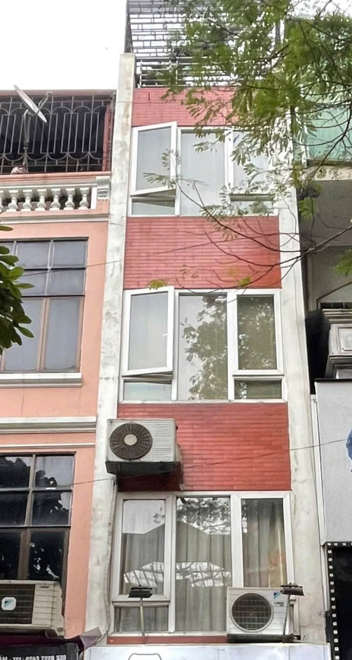 Nhà phố FrontHouse 29m² tại Ba Đình giá 15.8 tỷ - Kết nối giao thông thuận lợi!