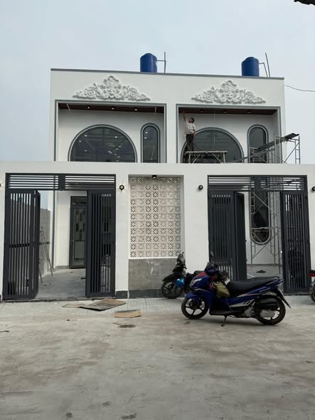 Nhà SHR mới xây tại ấp 5, Đức Hòa Đông 100m² giá 1.69 tỷ - Nội thất cao cấp, thông thoáng!