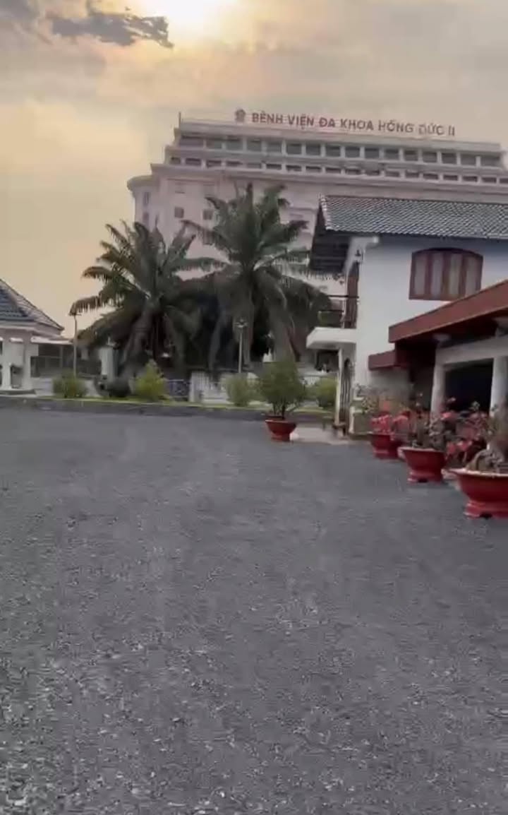 Đất và Biệt Thự Mặt Tiền Sông Sài Gòn 8,100m² giá 290 tỷ - Cơ hội đầu tư tuyệt vời!