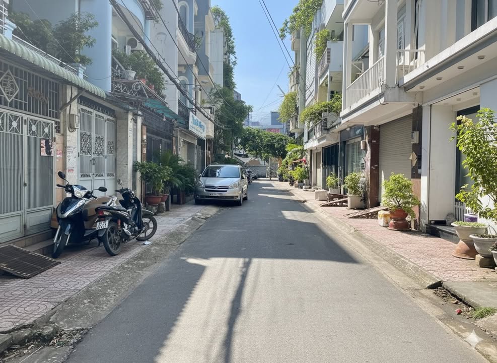 Nhà riêng Nguyễn Xí, Bình Thạnh 64m² giá 11.2 tỷ - Vị trí đắc địa, hẻm xe hơi