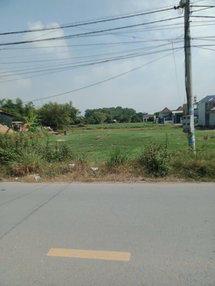 Đất nền Đức Hòa 200m² giá 2.75 tỷ - Sổ đỏ chính chủ, mặt tiền nhựa chợ chiều!