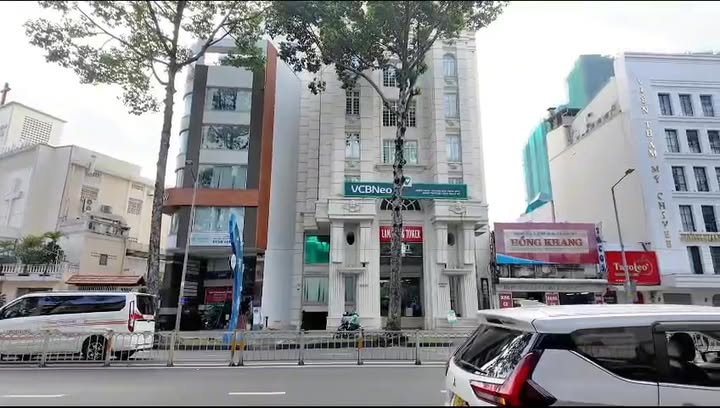 Bán Tòa Nhà FrontHouse Trung Tâm Quận 1 - 340m² - Dòng Tiền 700 triệu/tháng