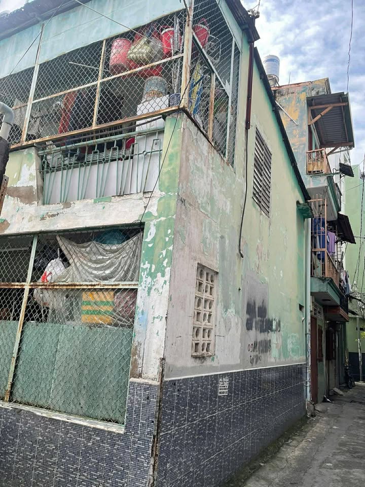 Nhà riêng Cách Mạng Tháng Tám, Quận 10, 33m² giá 4.6 tỷ - Căn góc tiện lợi cho thuê!