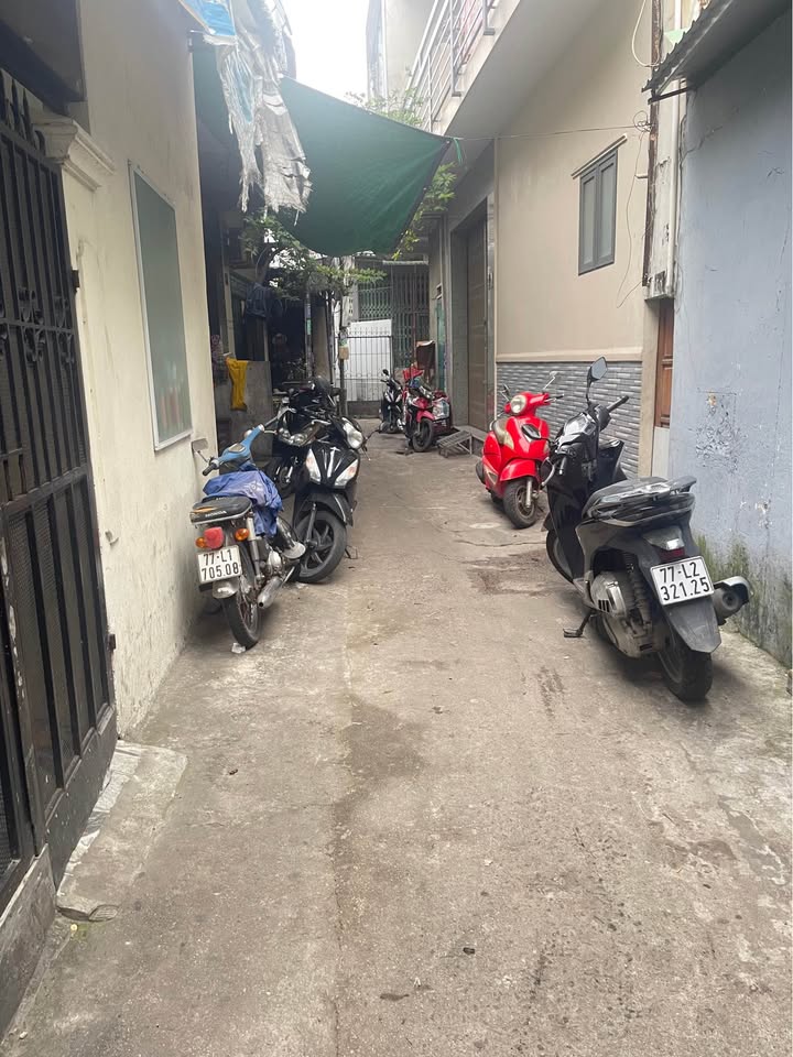 Nhà hẻm ôm cua 2,5 tầng Trần Hưng Đạo, Quy Nhơn 45,4m² giá 2,6 tỷ - Sổ đỏ chính chủ!