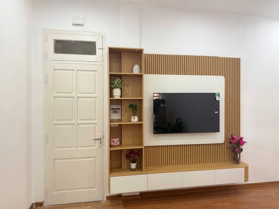 Căn hộ tập thể Tầng 3 Cổ Nhuế 50m² giá 3.3 tỷ - Sổ đỏ chính chủ, đầy đủ nội thất!