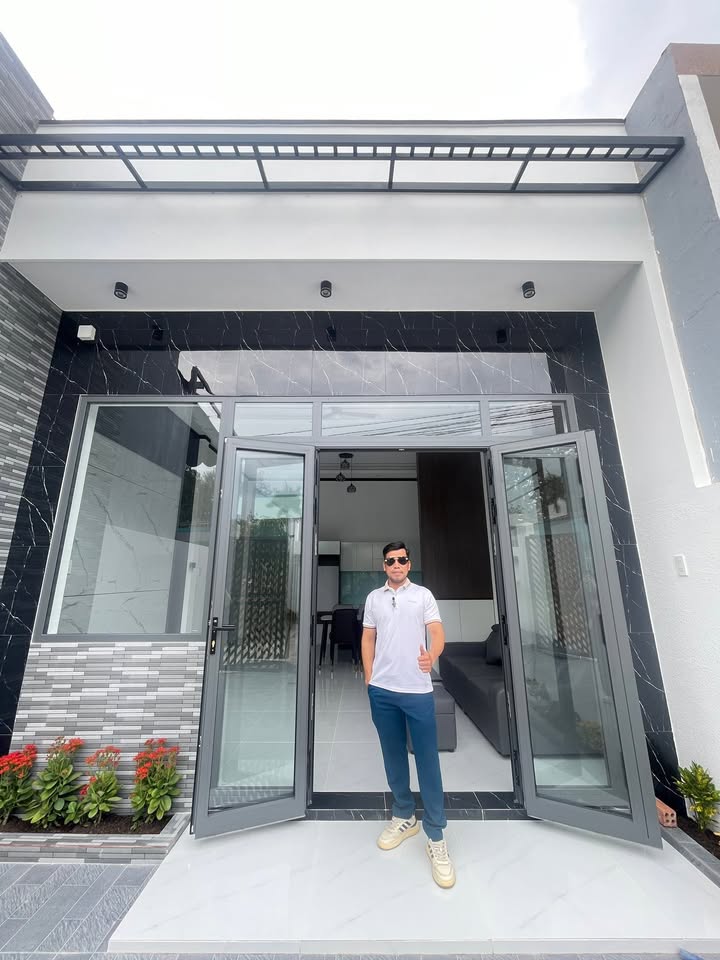 Nhà bán ở Phường Long Khánh 100m² giá 1.3 tỷ - Chính chủ, gần đường nhựa!