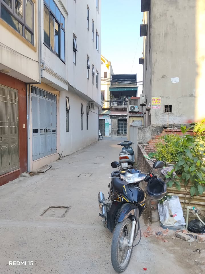 Đất nền Việt Hưng Long Biên 35m² giá 5 tỷ - Sổ đỏ chính chủ, ô tô vào tận nơi!