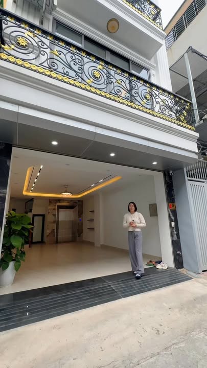 Nhà 6 tầng Ngọc Thụy, Long Biên 50m² giá 15.2 tỷ - Gara ô tô, thang máy