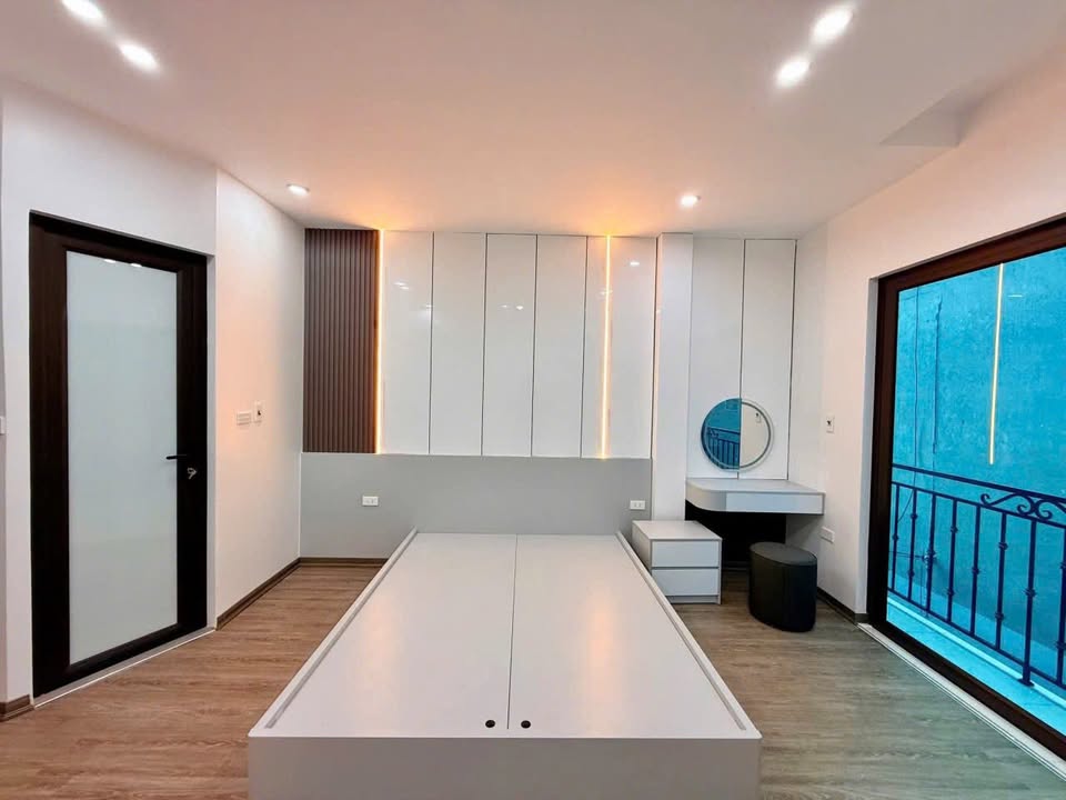 Nhà riêng Từ Liêm 30m² giá 6 tỷ - Nhà mới xây 5 tầng, thang máy hiện đại!
