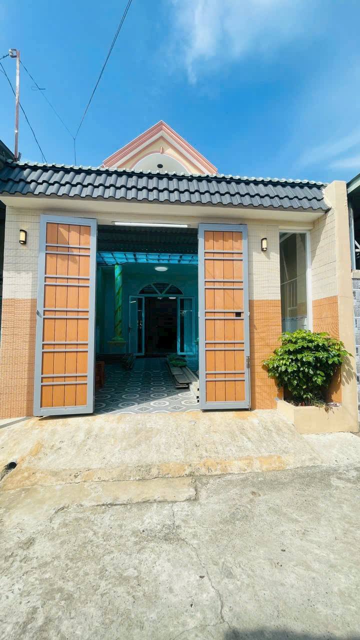 Nhà 1 trệt 1 lầu tại Đức Hòa, Long An 130m² giá 2.35 tỷ - Nhà mới xây chính chủ!