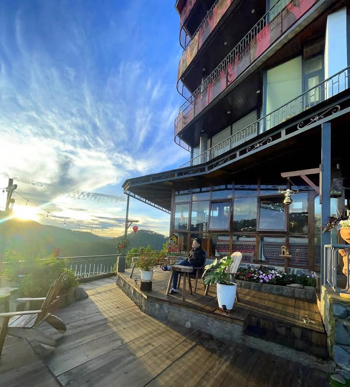 Khách sạn mặt tiền Hoàng Hoa Thám Đà Lạt 289m² giá 20 tỷ - Kinh doanh ngay!