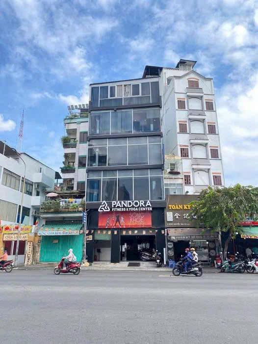 FrontHouse Nguyễn Văn Cừ Quận 1 127m² giá 68 tỷ - Giảm sâu từ 75 tỷ!