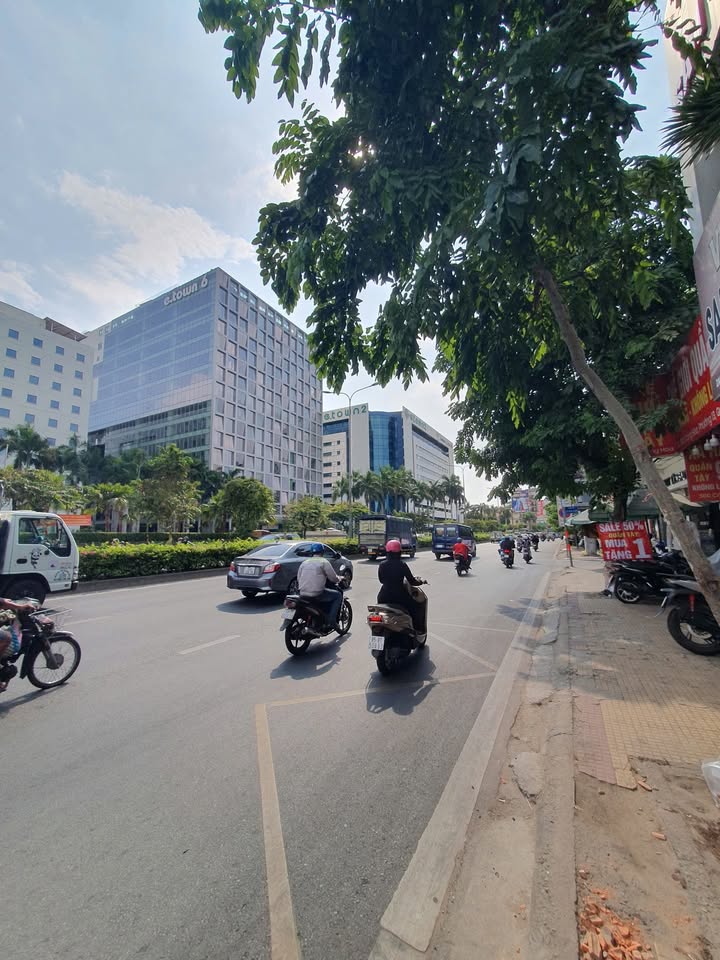 Nhà hầm 5 tầng Cộng Hoà Tân Bình 77m² giá 31 tỷ - Cơ hội đầu tư hấp dẫn!