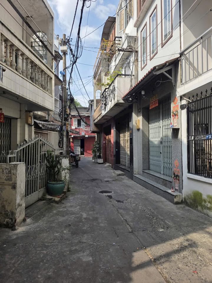 Nhà 3 tầng mặt tiền đường Thái Phiên, P2, Quận 11 - Giá 6.2 tỷ, Đầu tư sinh lời lý tưởng!