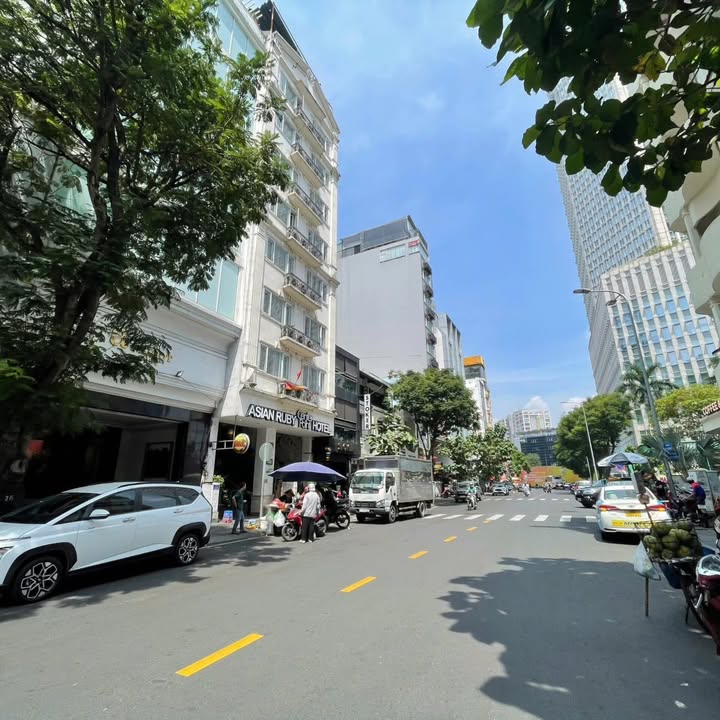 Bán nhà mặt tiền Nguyễn Huệ, Quận 1, 80m² giá 90 tỷ - Cơ hội đầu tư không thể bỏ lỡ!