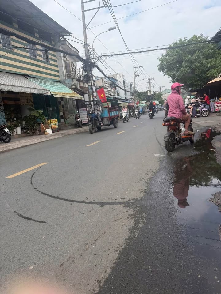 Mặt tiền Lê Đình Cẩn Bình Tân 104m² giá 8 tỷ - Đang cho thuê, sổ vuông A4!